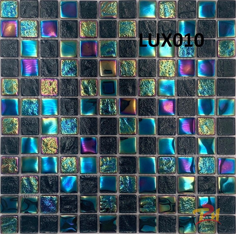 gach mosaic thuy tinh lux010