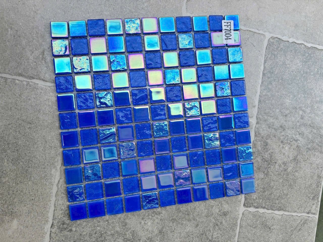 gach mosaic thuy tinh ff7004