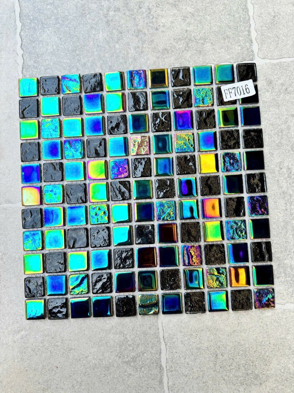 gach mosaic thuy tinh ff7016