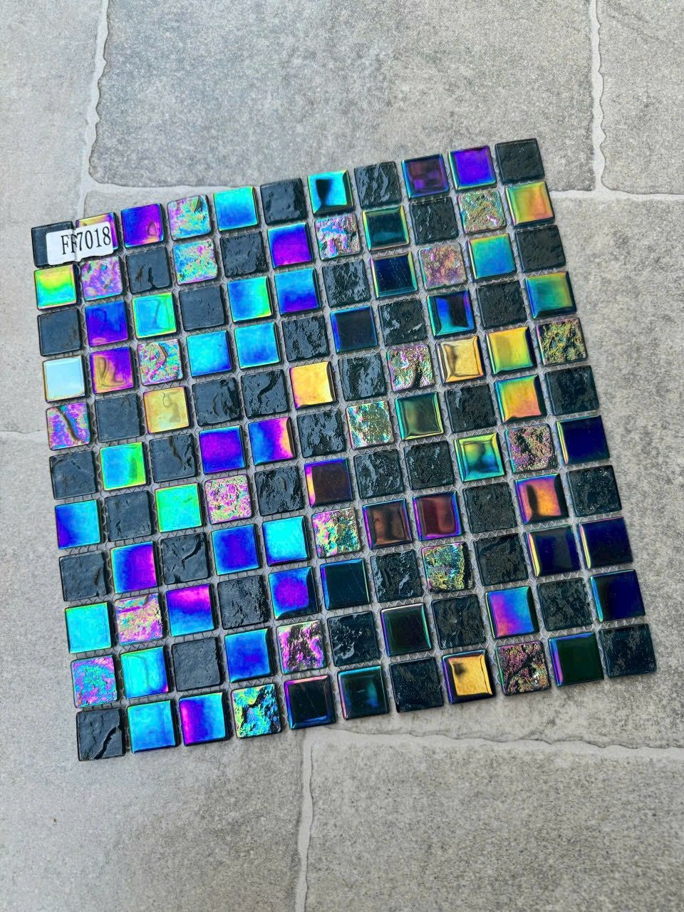gach mosaic thuy tinh ff7018